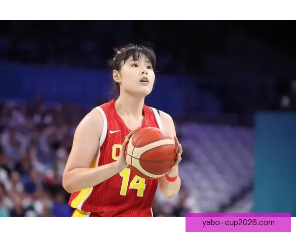 小宝生日快乐 李月汝分享庆祝照 自信微笑为自己干杯被爱环绕