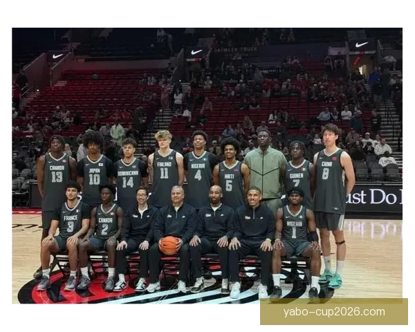 郇斯楠与阿里扎儿子双双入选篮球峰会国际队四月十二日开赛